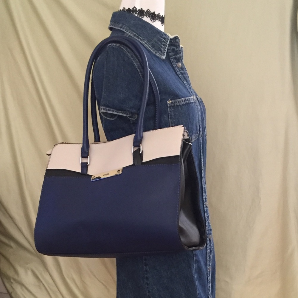 Express woman’s handbag